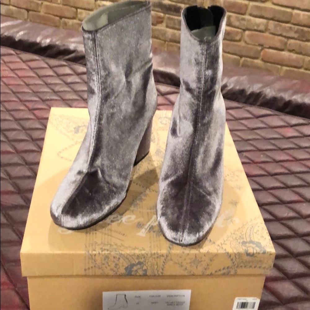FREE PEOPLE Gray Velvet ankle boots